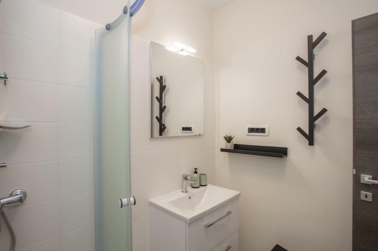 Caprice Studio Apartment Porec Exterior photo