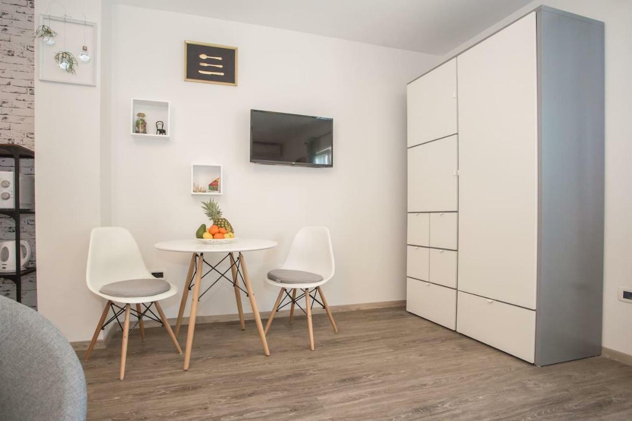 Caprice Studio Apartment Porec Exterior photo
